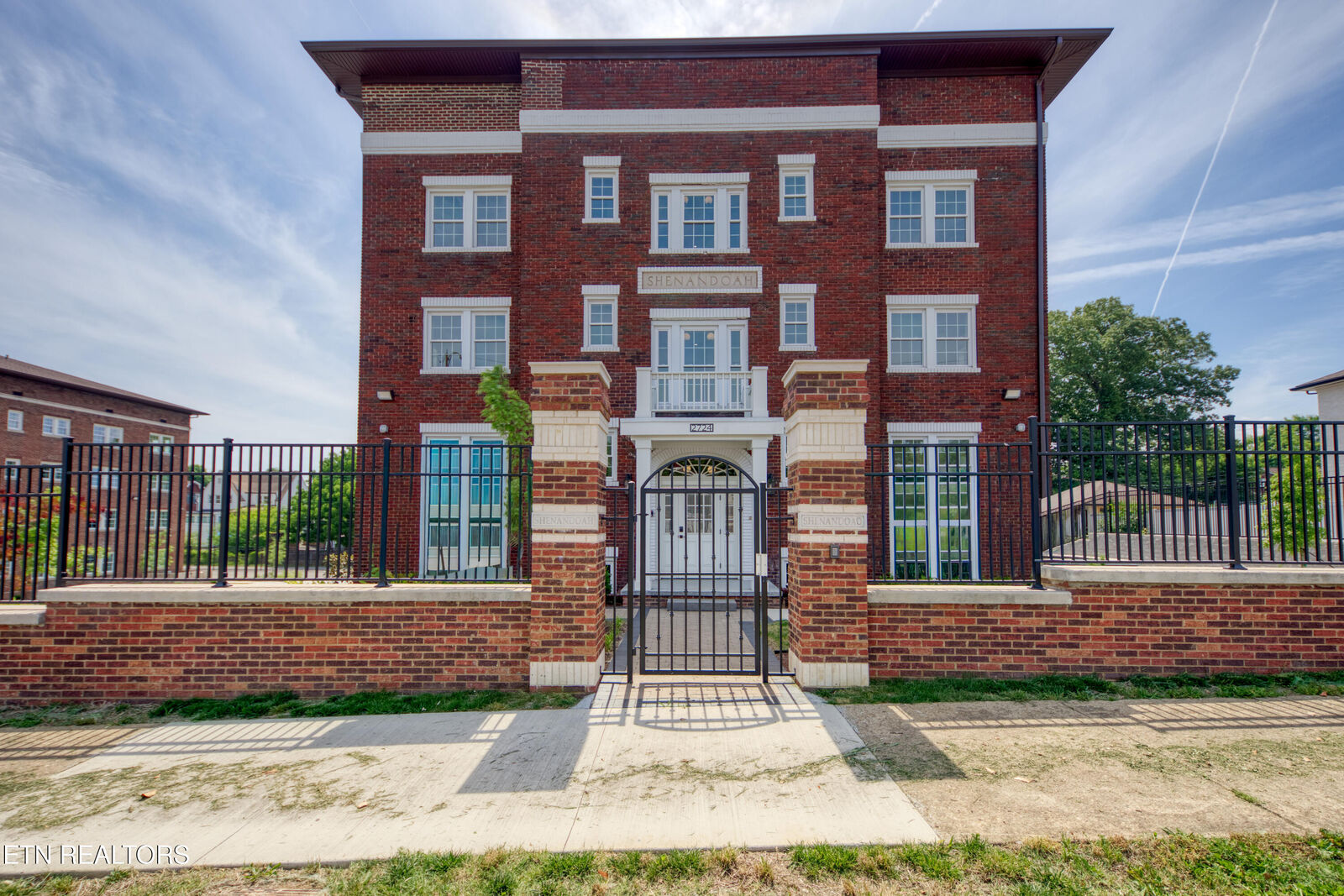 Property Photo:  2724 E Magnolia Ave 402  TN 37914 