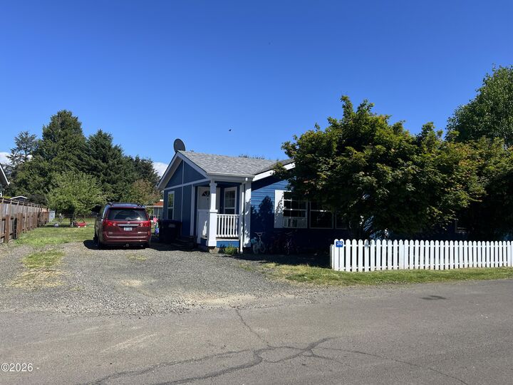 Property Photo:  210 NW Grinstead St Street  OR 97380 
