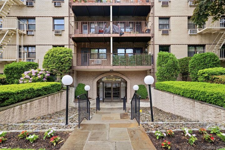 Property Photo:  2261 Palmer Avenue 4L  NY 10801 