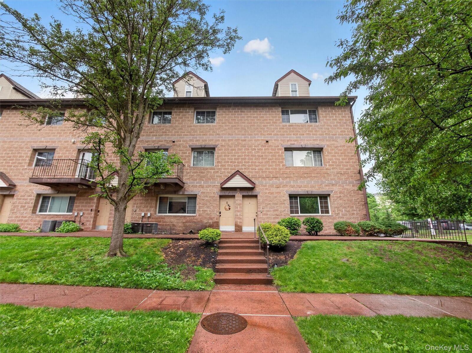 Property Photo:  8 Klint Court  NY 10954 
