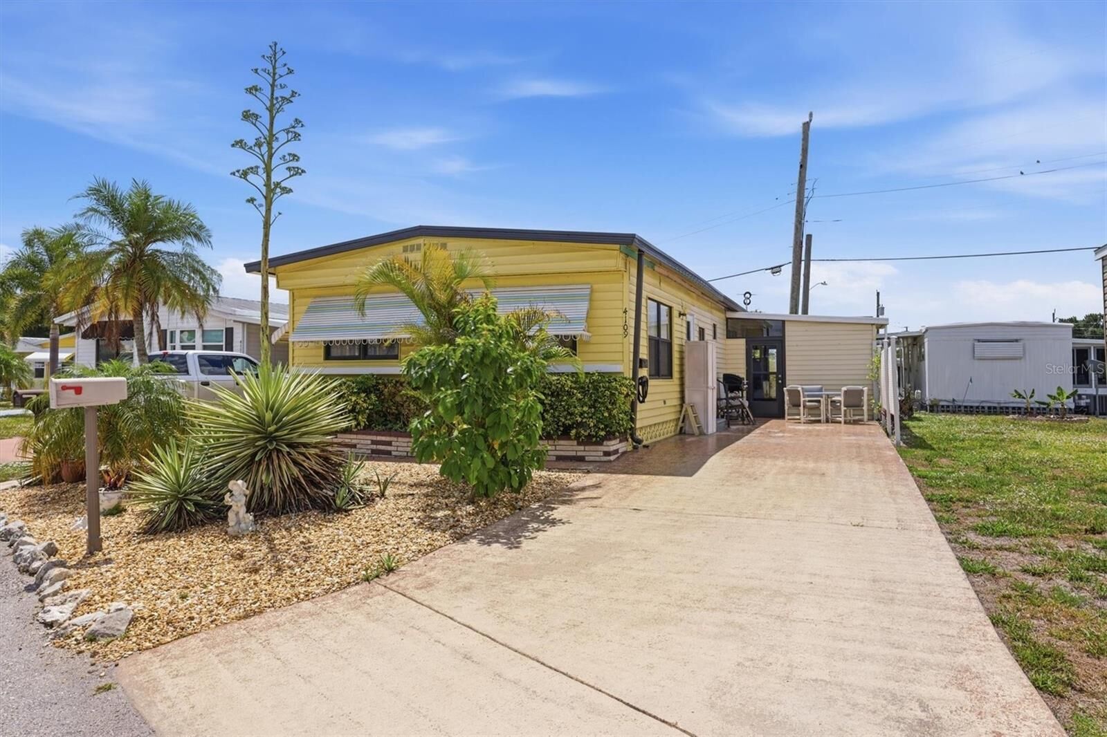 Property Photo: 4109 12th Street E FL 34222