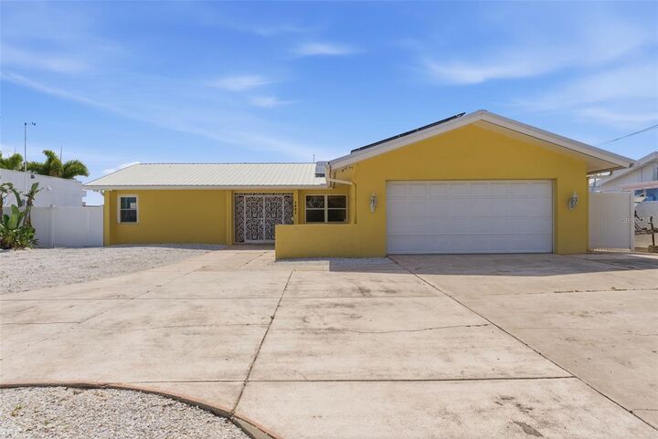 Property Photo:  1421 Sea Gull Drive S  FL 33707 
