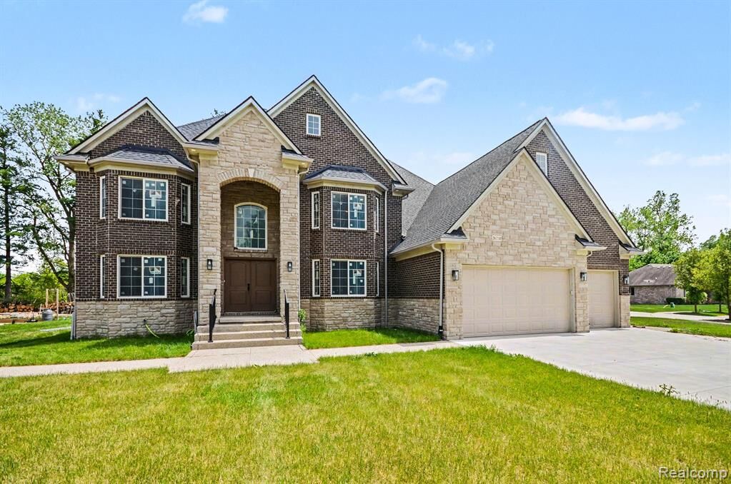 Property Photo:  56350 Willow Creek Boulevard  MI 48316 1172 