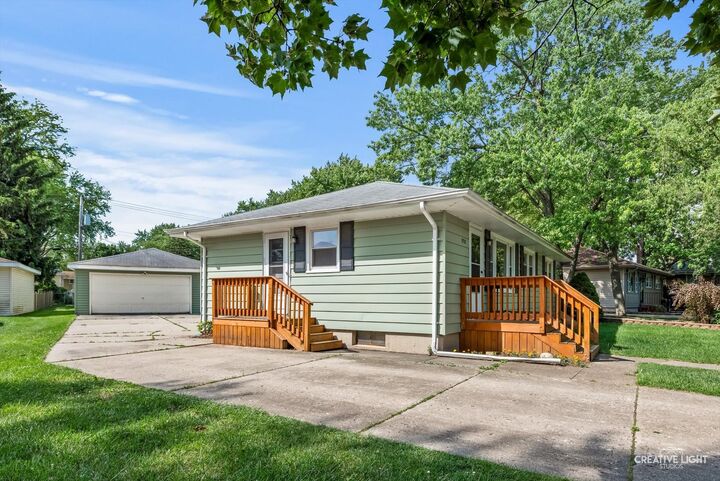 Property Photo: 1732 Roanoak Avenue IL 60506