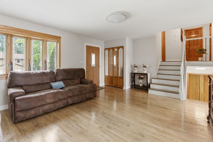 Property Photo: 824 Oakton Avenue IL 60446