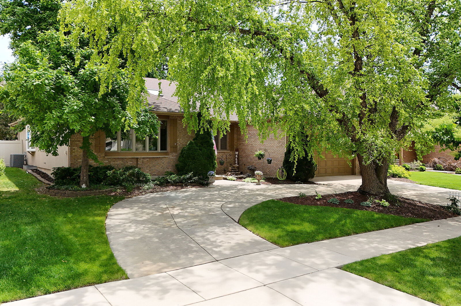 Property Photo:  437 N Kevin Drive  IL 60101 