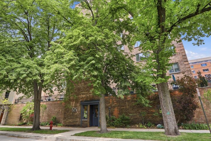 Property Photo:  525 Grove Street 2D  IL 60201 