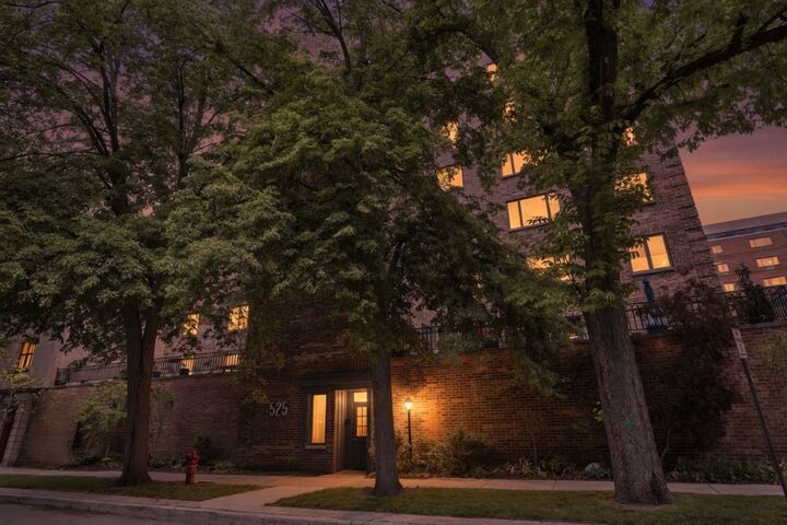 Property Photo:  525 Grove Street 2D  IL 60201 