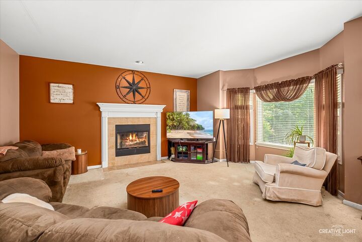 Property Photo:  424 Camden Circle  IL 60543 