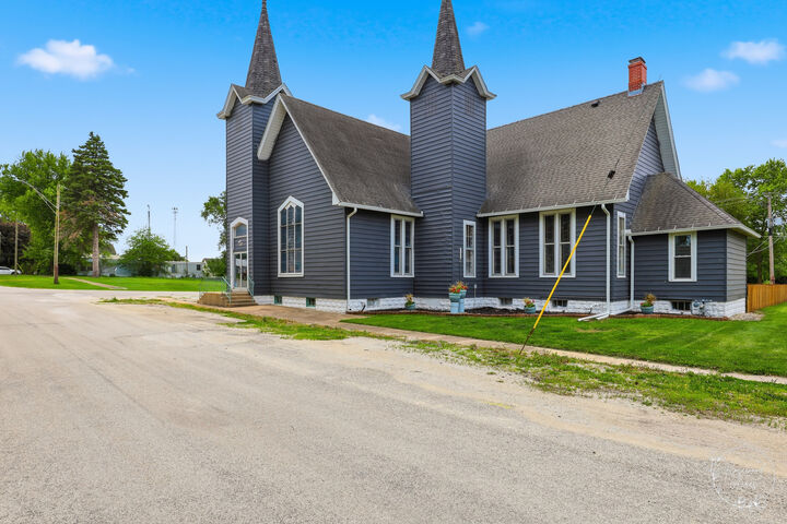 Property Photo:  185 S Ames Street  IL 60919 