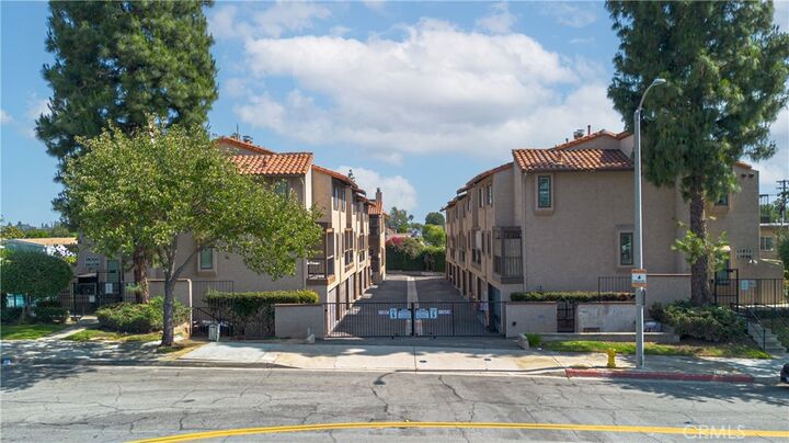 Property Photo:  13982 Ramhurst 6  CA 90638 