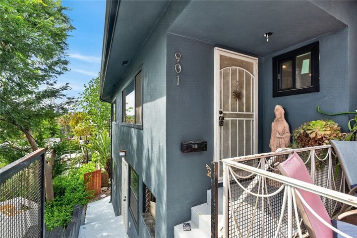 Property Photo: 901 Micheltorena CA 90026