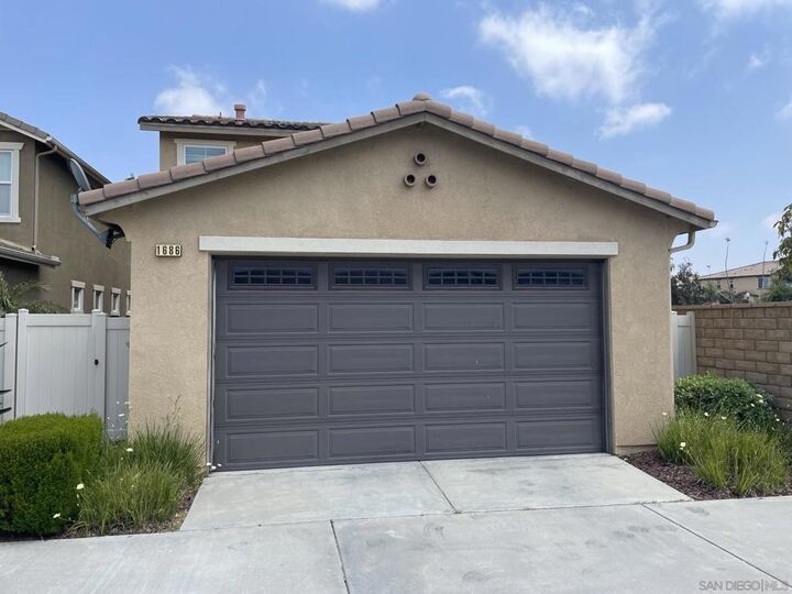 Property Photo:  