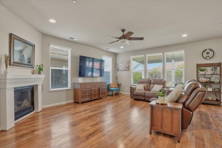 Property Photo: 6409 Garland Way CA 95747