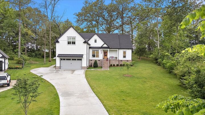 Property Photo:  555 Station Cir  TN 37388 