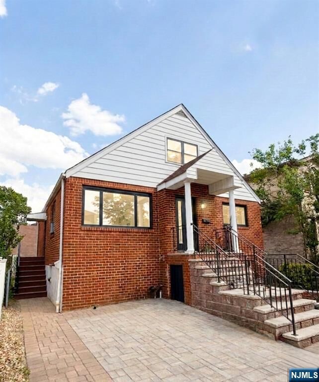 Property Photo:  2278 Center Avenue 2nd Floor  NJ 07024 