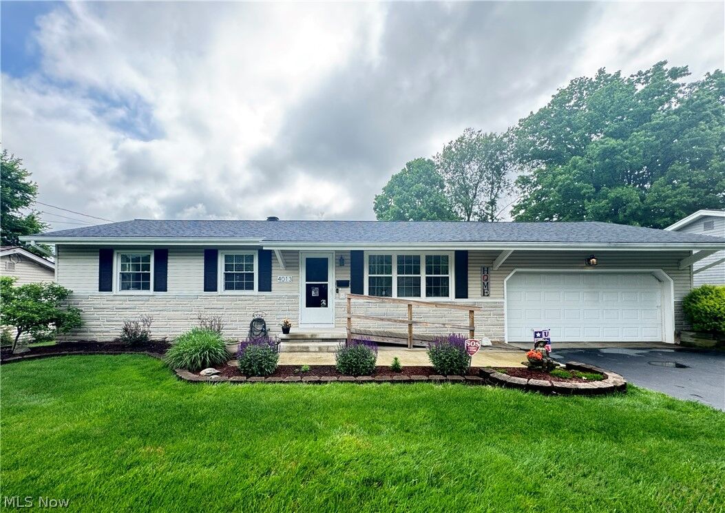 Property Photo: 4013 Shelbourne Drive OH 44511