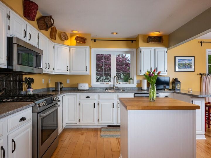 Property Photo: 13 Bobolink Circle VT 05452
