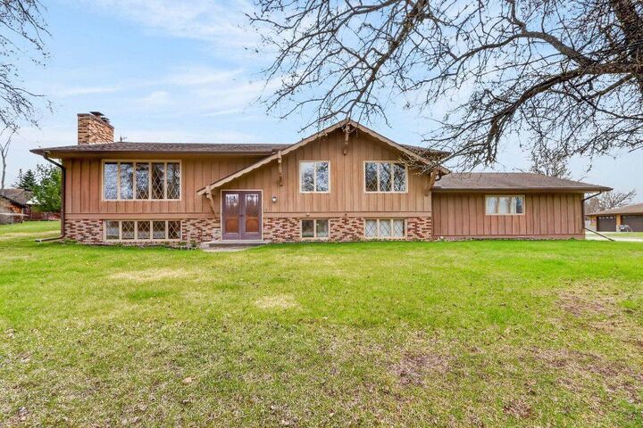 Property Photo: 904 Division Street MN 56636