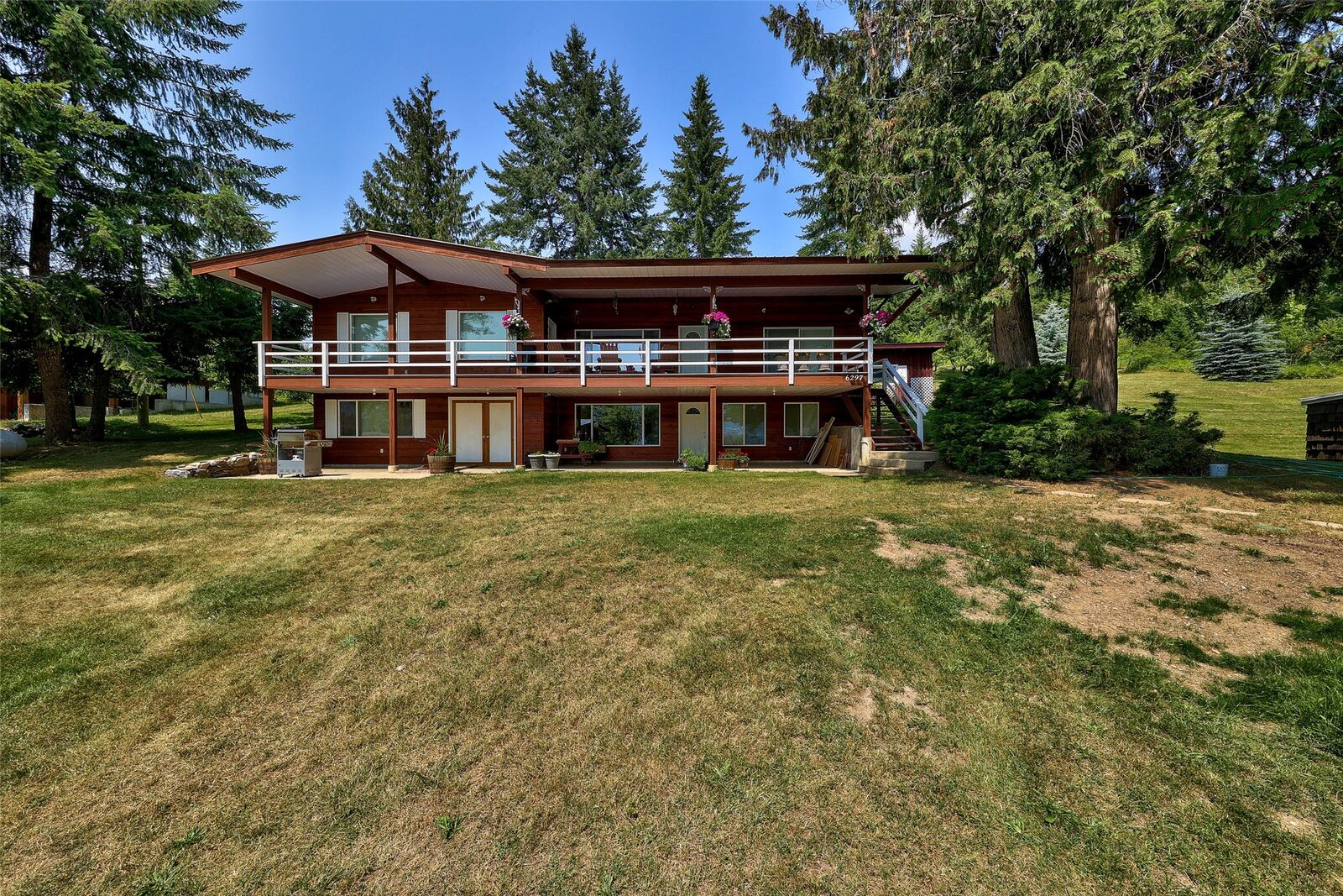 Photo de la propriété: 6297 Squilax-Anglemont Road BC V0E 1M7