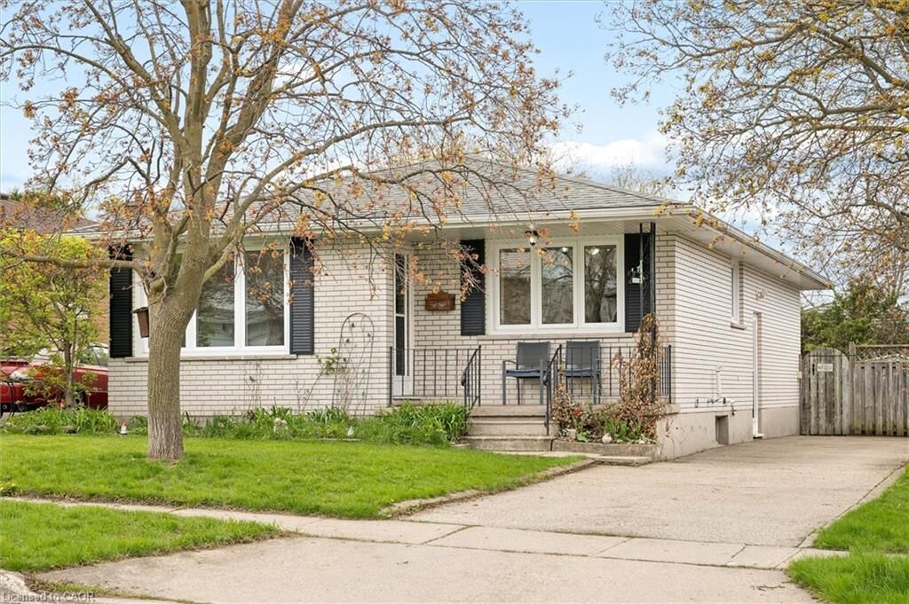 Property Photo: 26 Tutton Place ON N1R 4S8