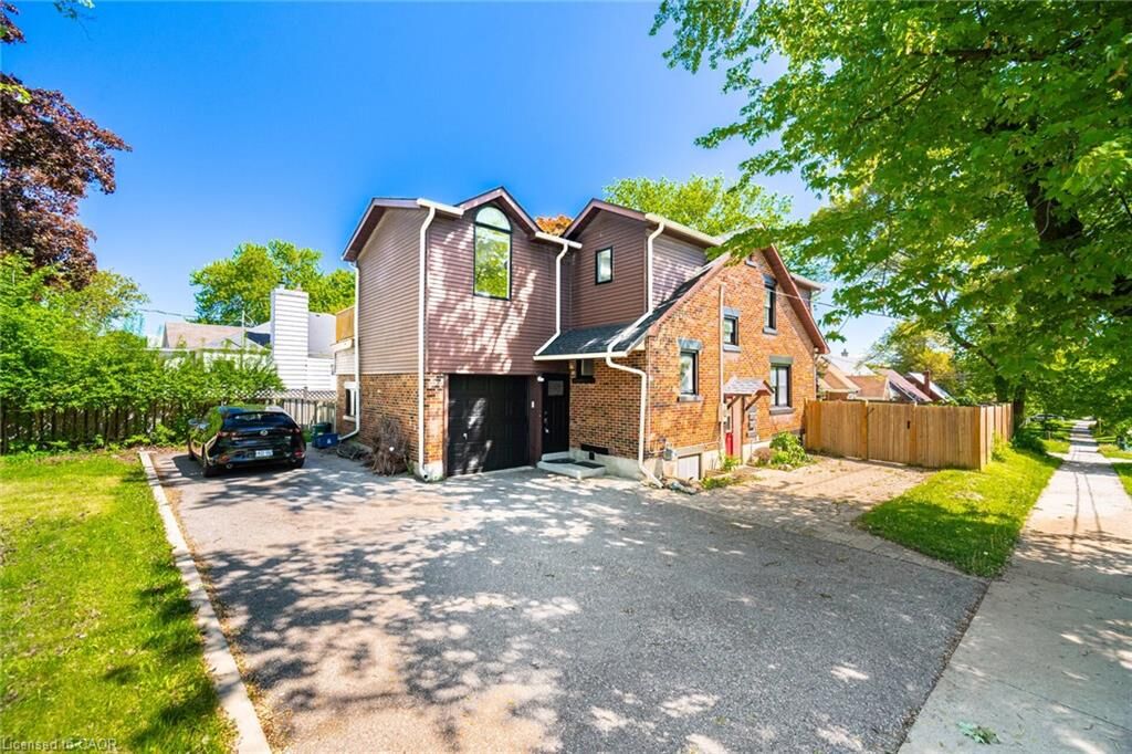 Property Photo:  64 Sheldon Avenue N  ON N2H 3M4 