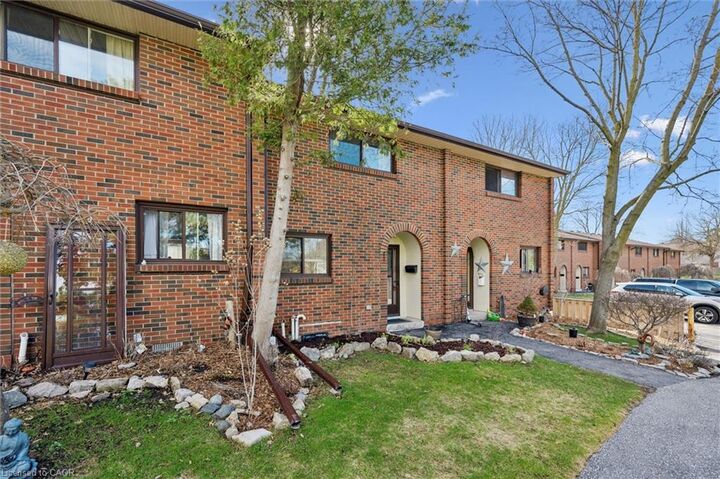 Property Photo:  41 Rhonda Road 23  ON N1H 6H1 