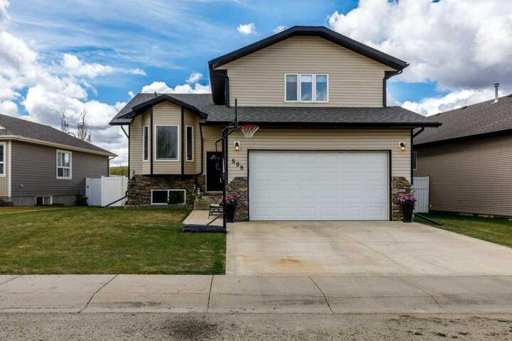 Property Photo:  898 Ramage Crescent  AB T4P 2Z9 
