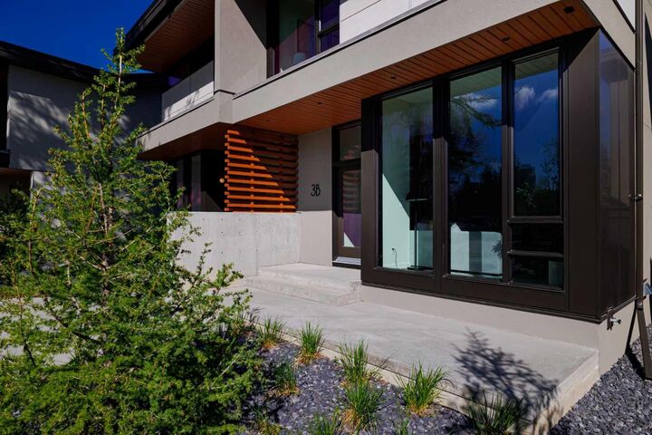 Property Photo: 3B Willow Crescent SW AB T3C 3B8