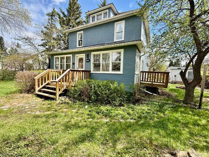 Property Photo:  5127 47 Street  AB T0B 3S0 