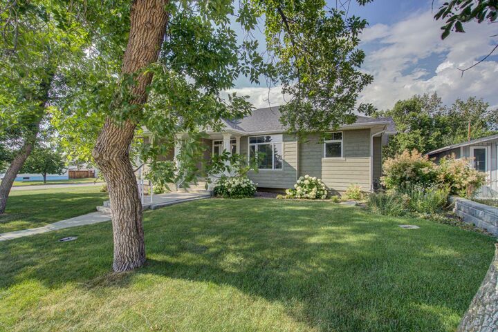 Property Photo: 224 52 Avenue W AB T0L 0T0
