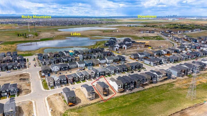 Property Photo: 418 Hotchkiss Manor SE AB T3S 0J9