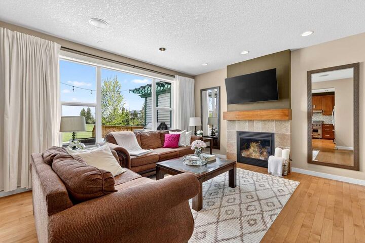 Property Photo: 44 Elgin Meadows Link SE AB T2Z 0S3