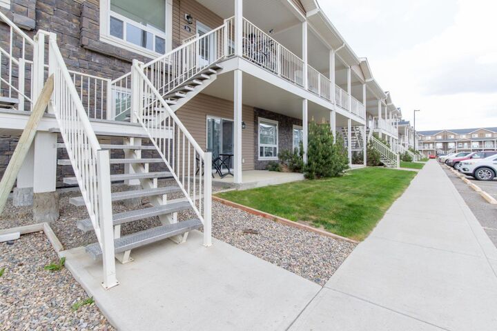 Property Photo:  51 Keystone Terrace W 69  AB T1J 5B8 