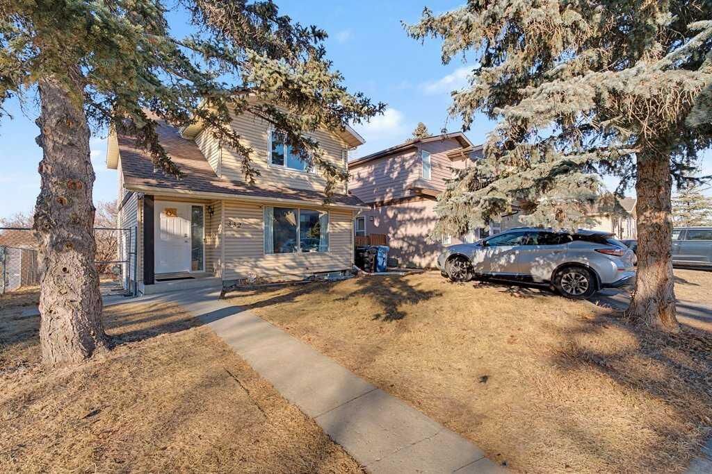 Property Photo:  332 Abinger Crescent NE  AB T2A 6L3 