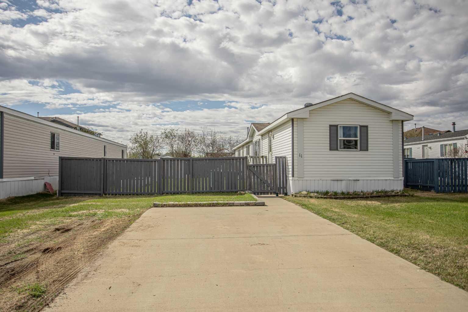 Property Photo: 11 Deer Ridge Drive AB T0H 1Z0