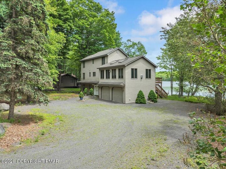 Property Photo:  48 Lake Drive W  PA 18424 