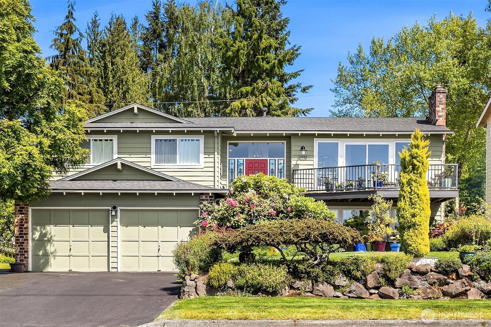 Property Photo: 1033 8th Avenue S WA 98020