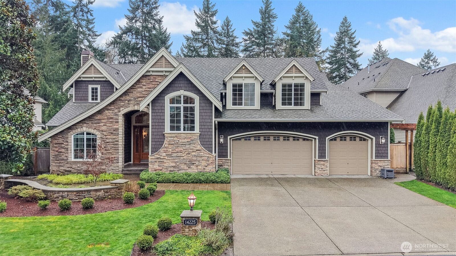 Property Photo:  14225 SE 87th Place  WA 98059 
