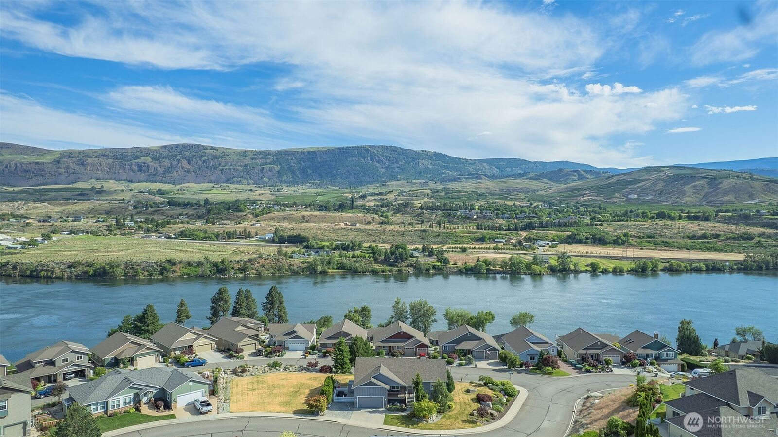 Property Photo:  2840  Akamai Way  WA 98801 