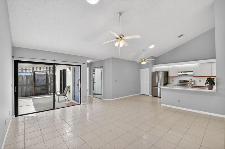Property Photo:  1604 Timberlane Circle  FL 33463 