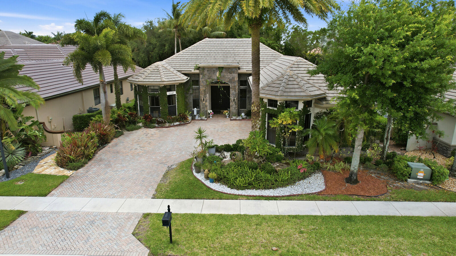Property Photo:  10340 Trianon Place  FL 33449 