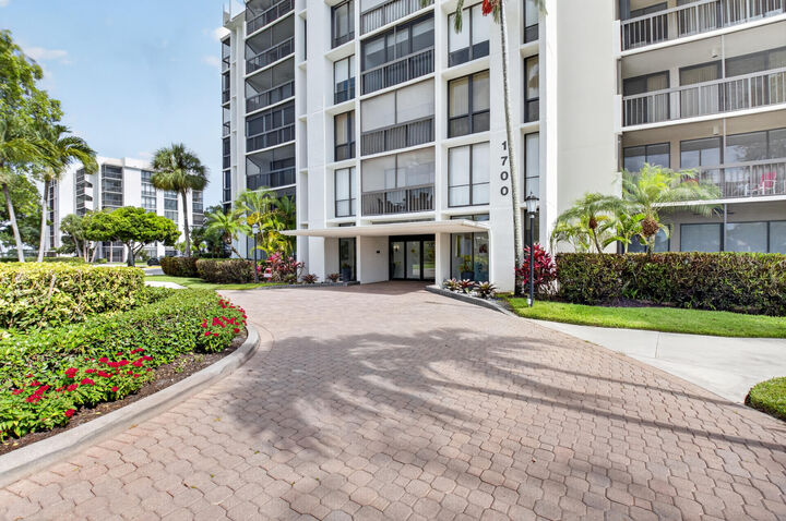 Property Photo:  1732 Bridgewood Drive  FL 33434 