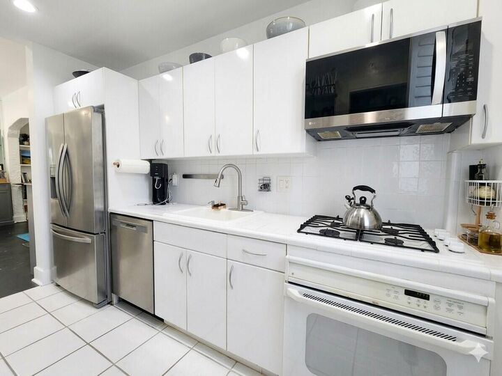 Property Photo: 900 16th Street 102 FL 33139