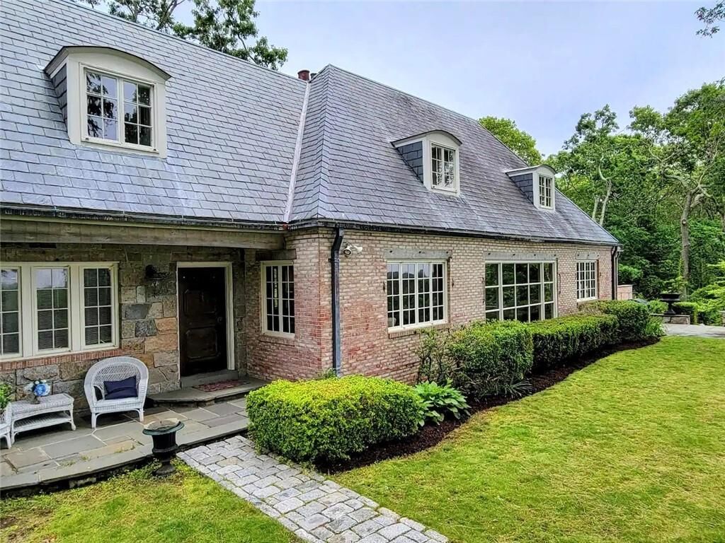 Property Photo: 2625 Comd Oliver Hazard Perry Highway RI 02879