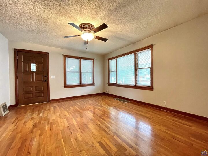 Property Photo: 1511 NW Jackson St KS 66608