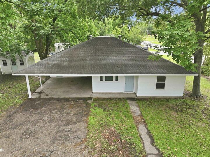 Property Photo: 609 N Elm Street N LA 70591