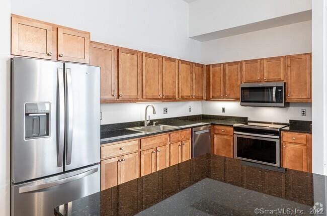 Property Photo:  15 Dinah Street 207  CT 06107 