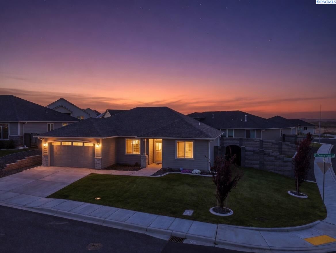 Property Photo:  3304 S Zimmerman St  WA 99338 