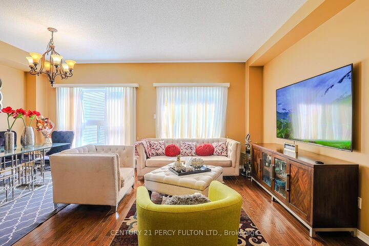 Property Photo: 116 Dahlia Street ON K4K 0G1